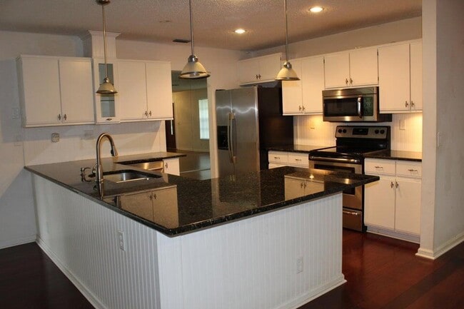 Building Photo - 13880 Paddock Dr