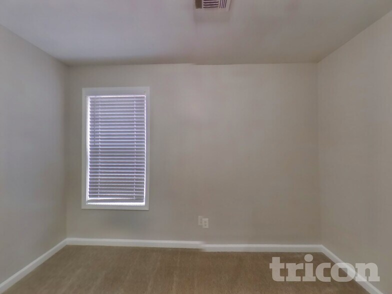 Building Photo - 1194 Eagles Pass