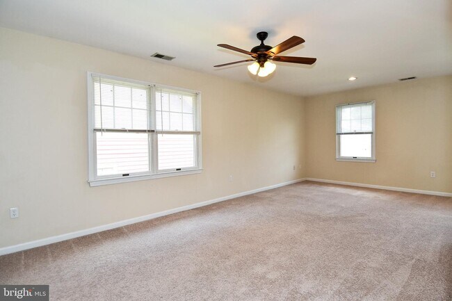 Building Photo - 930 N Danville St