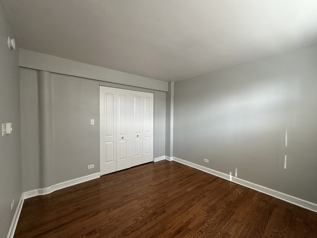 Building Photo - 7626.5 N Milwaukee Ave