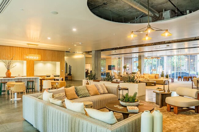 Building Photo - 333 E Roosevelt St