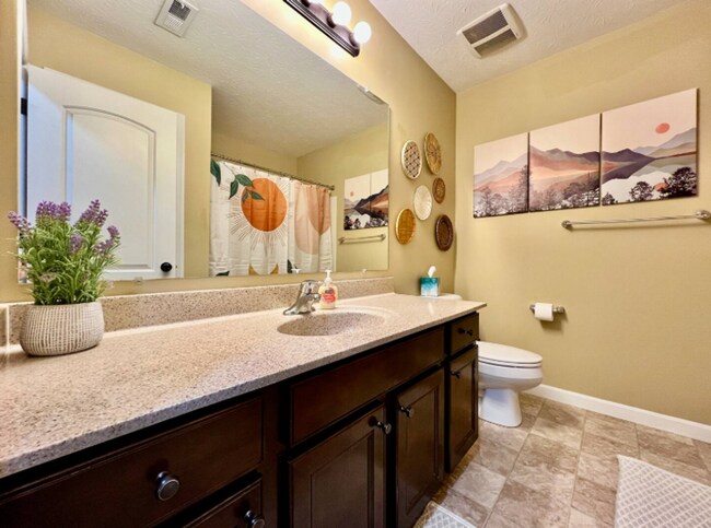 Building Photo - Spacious 4 Bedroom with Gameroom