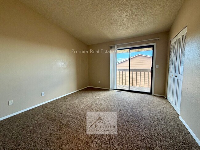 Building Photo - 2427 Split Rock Dr