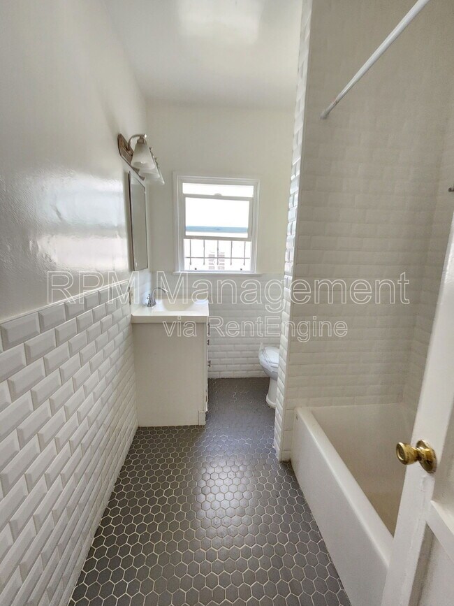 Building Photo - 1781 N Orchid Ave