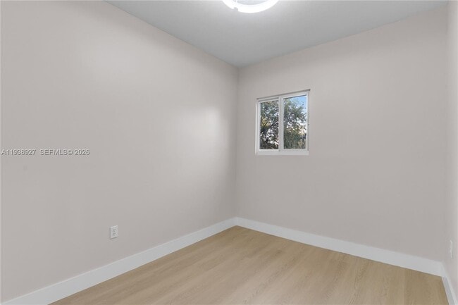 Building Photo - 559 NW 2nd St