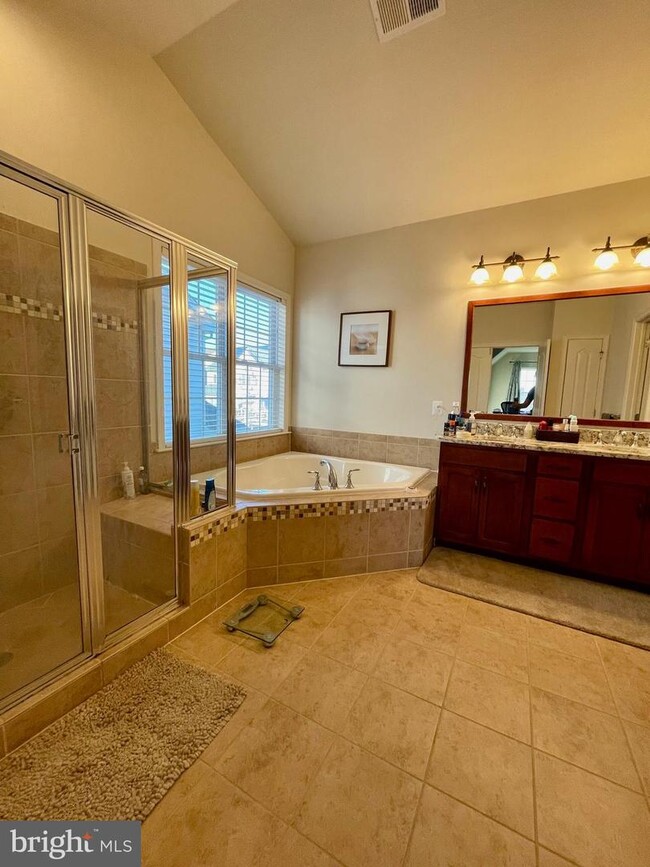 Building Photo - 42900 Southview Manor Dr