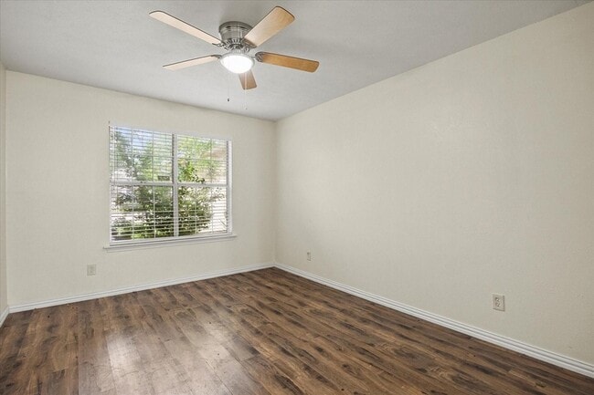 Building Photo - 2504 Brook Hollow Ct