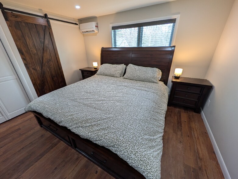 Building Photo - 8 Cedar Ln