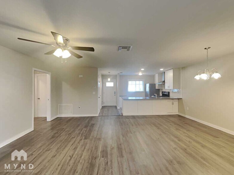 Building Photo - 8610 Sagewood Dr