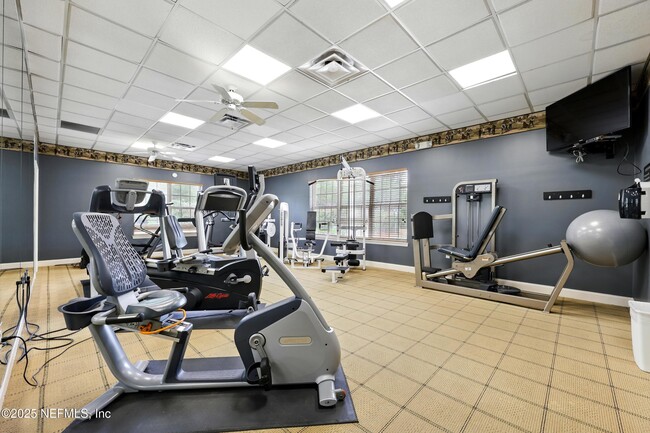 Building Photo - 330 N Shore Cir