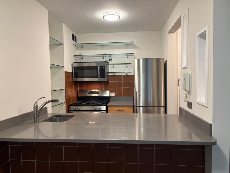 Building Photo - 300 Albany St