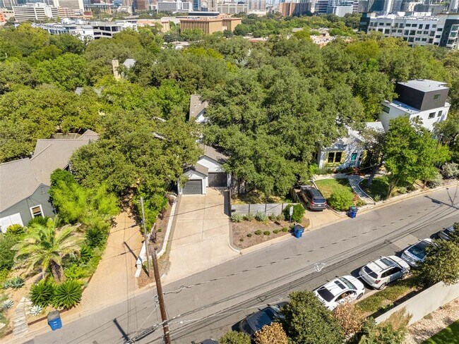 Building Photo - 210 Le Grande Ave