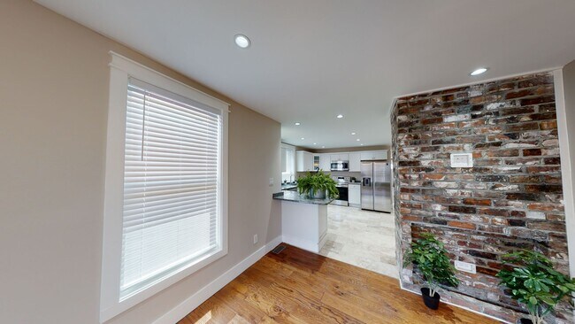 Building Photo - $1665/Bedroom | 6BR/4BA in Fort Sanders | ...