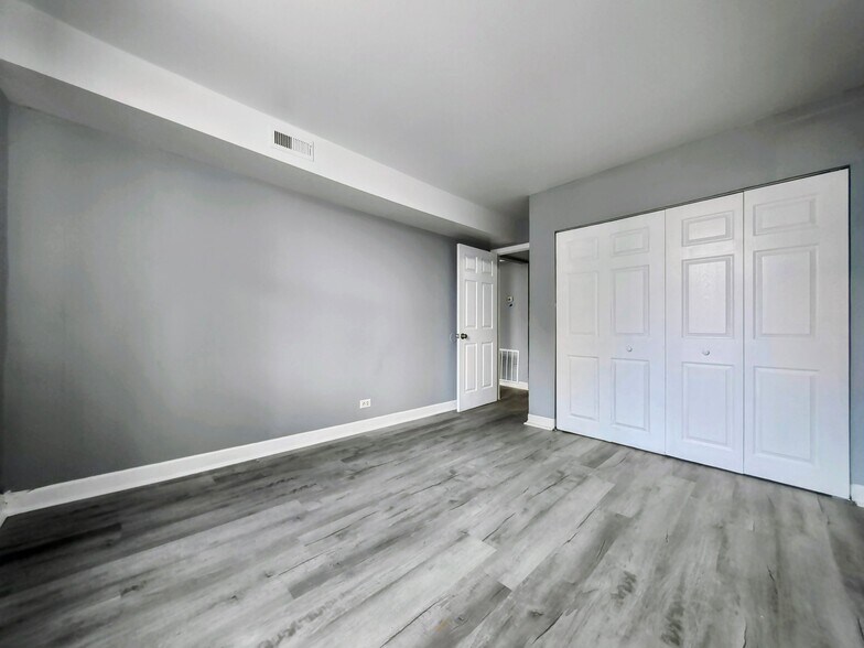 Building Photo - 1846 S Karlov Ave
