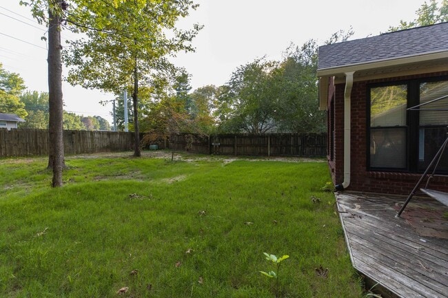 Building Photo - 4 Bed 2.5 bath