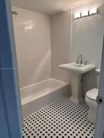 Building Photo - 1614 Jefferson Ave