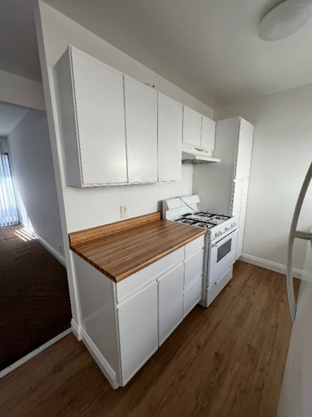 Building Photo - 244 5th St