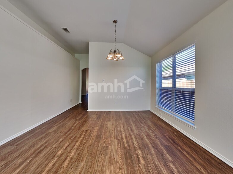 Building Photo - 1218 Taluca St