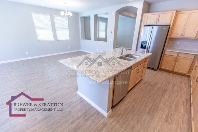 Building Photo - 15243 W Latham St