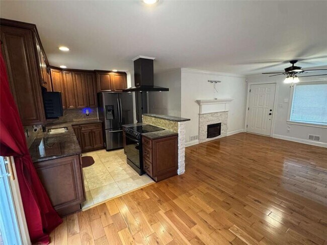 Building Photo - 837 Parkstone Dr