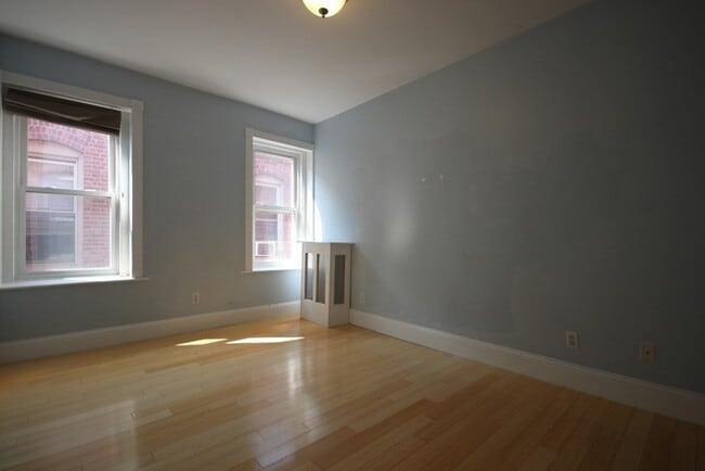 Building Photo - 156 Harvard St