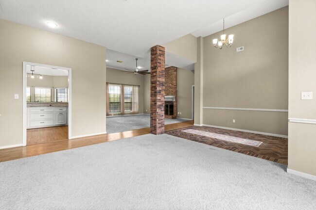 Building Photo - 590 Edgewood Dr