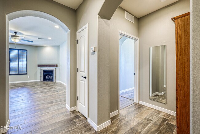 Building Photo - 12315 Houghton Springs Dr