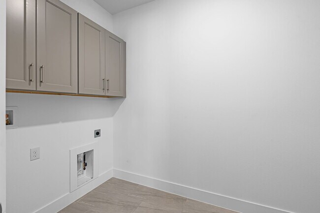 Building Photo - 1465 Stonecliff Dr