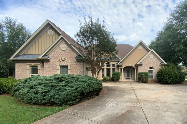 Primary Photo - 300 Everly Cir