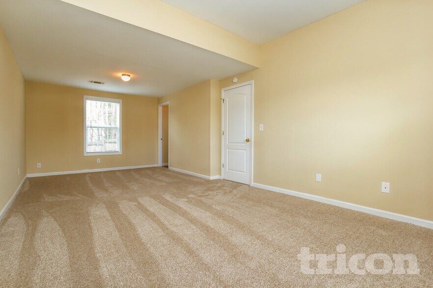 Building Photo - 6355 Queensdale Dr