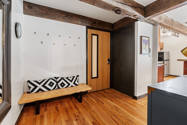 Building Photo - 1039 E Cooper Ave