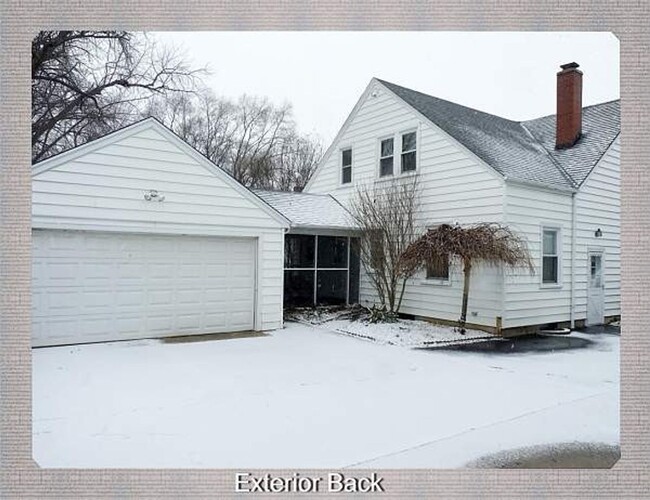 Building Photo - Downtown of Wheaton Beautiful cozy house