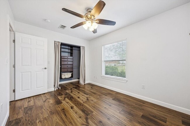 Building Photo - 2921 Pecan Springs Rd