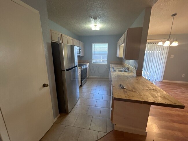 Building Photo - 2011 Windward Dr