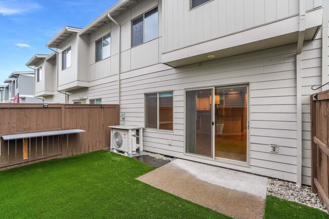 Building Photo - Beautiful 3 Bed, 2.5 Bath Rental Home in H...