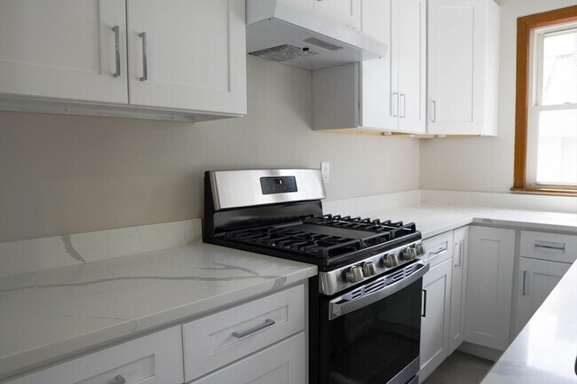 Building Photo - 97 2nd St