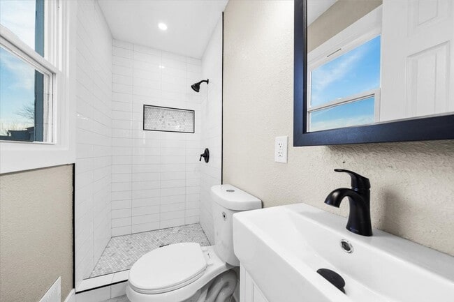 Building Photo - 4621 Mersington Ave