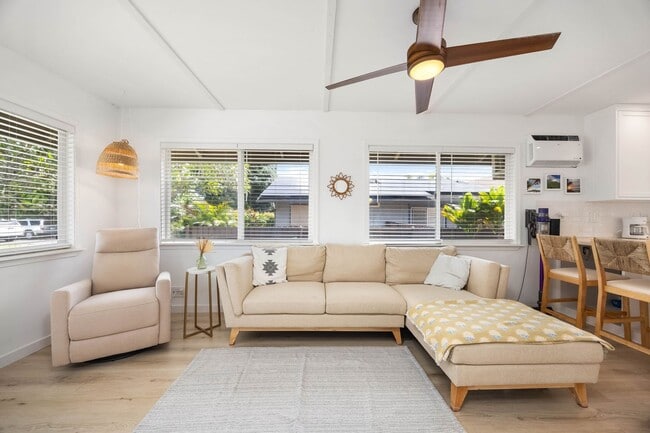 Building Photo - North Shore Boho Aloha Cottage | 2 Bed, 1 Bath | Available August 1, 2026