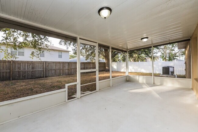 Building Photo - 10303 Frog Pond Dr