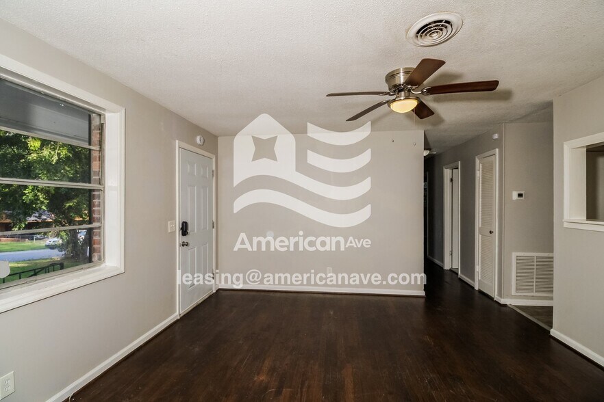 Building Photo - 421 Hickory Ridge Dr
