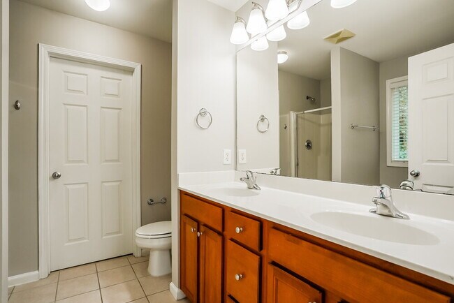 Building Photo - 146 Willowbrook Cir