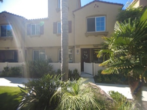 Building Photo - 1460 Mockingbird Ct