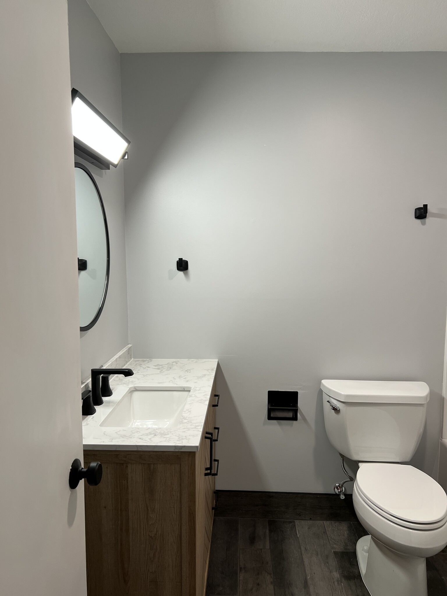 Unit B Bathroom 2 - 207 6th St