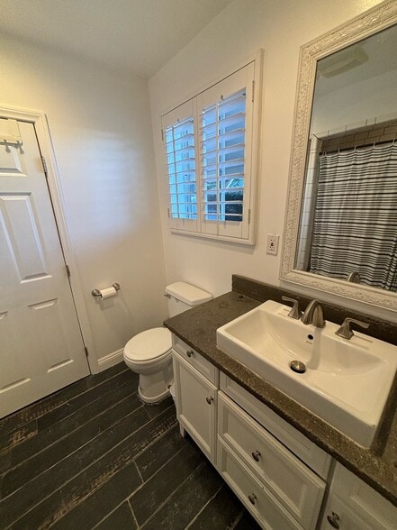 Bathroom vanity/toilet - 6929 Oakdale Ave