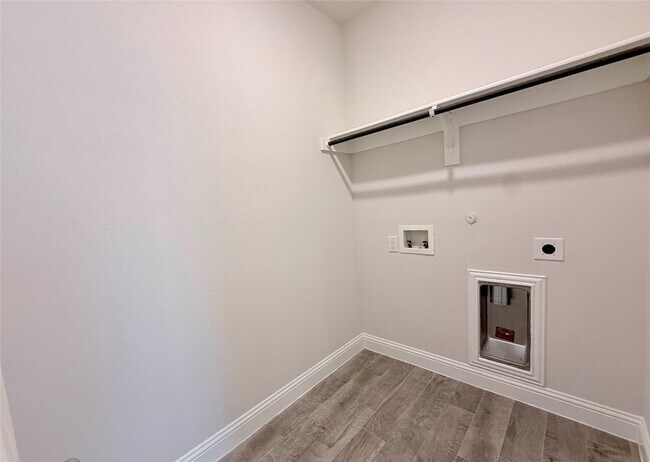 Building Photo - 2305 Caroline St