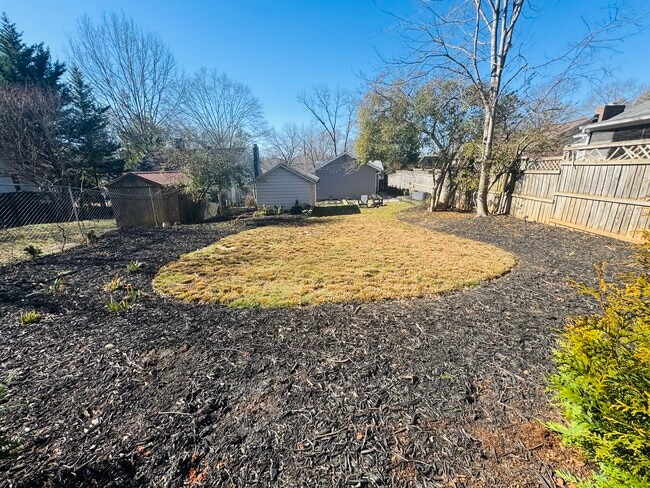 Building Photo - 105 Moultrie St