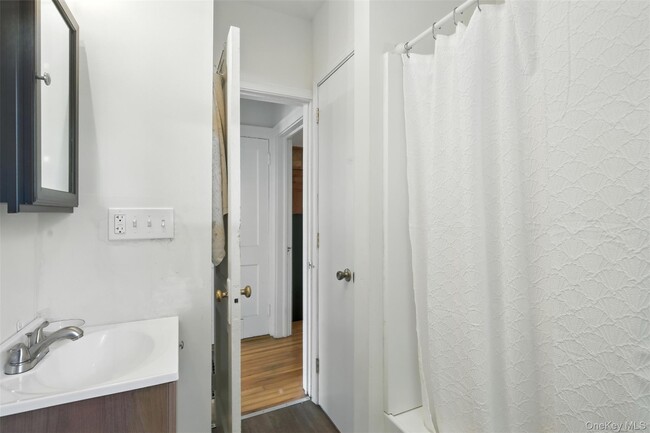 Building Photo - 190 Continental Rd