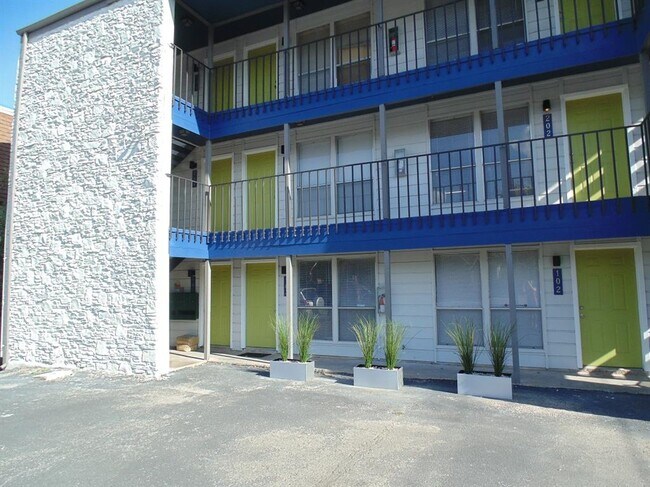 Primary Photo - 4303 Duval St