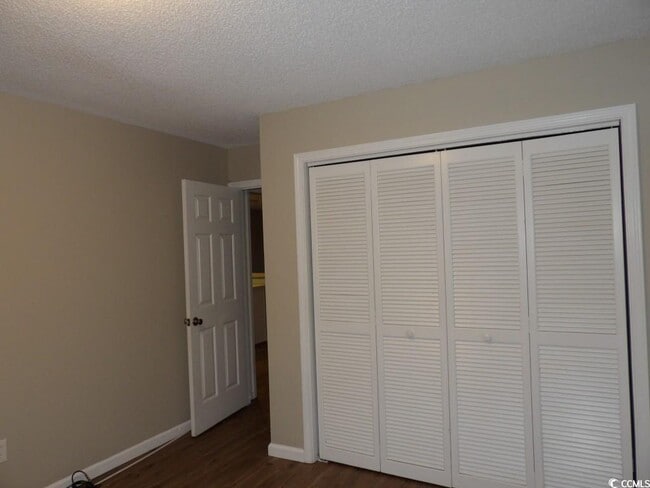 Building Photo - 1095 Plantation Dr W