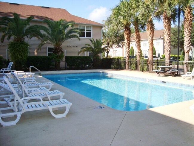 Building Photo - Victoria Station #134